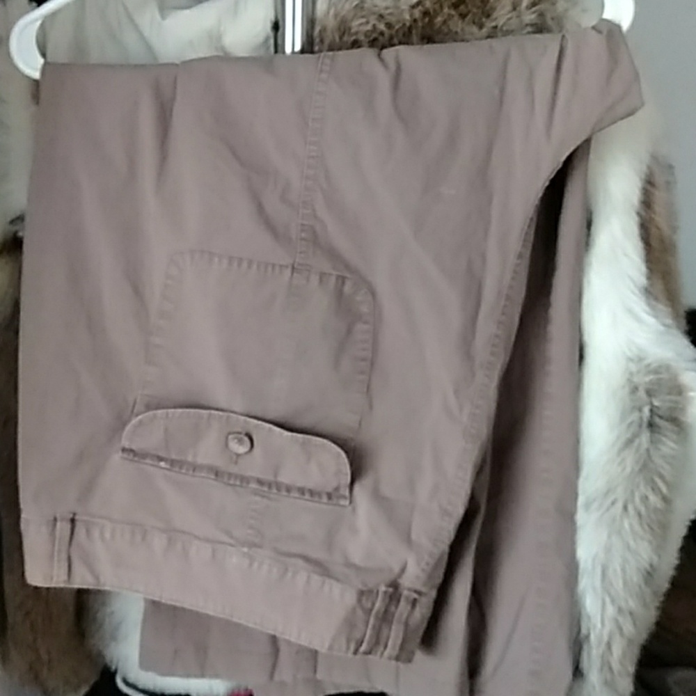 Venizia Khaki Capri